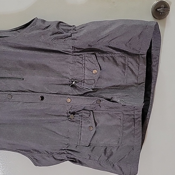 Kim Roger's grey vest - Picture 2 of 6